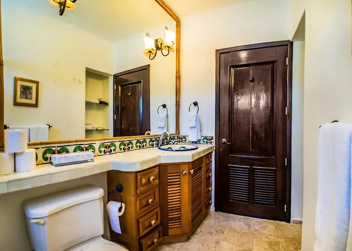 Royal Palms 10 *